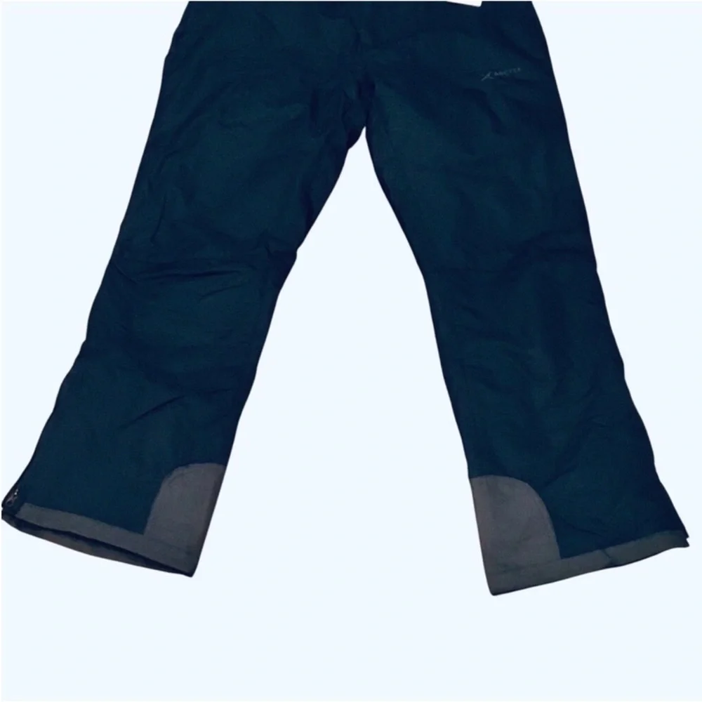 New ARCTIX Insulated Cargo Navy Blue Snow Pants  (28-30W)x 25”L ( Men’s Small )